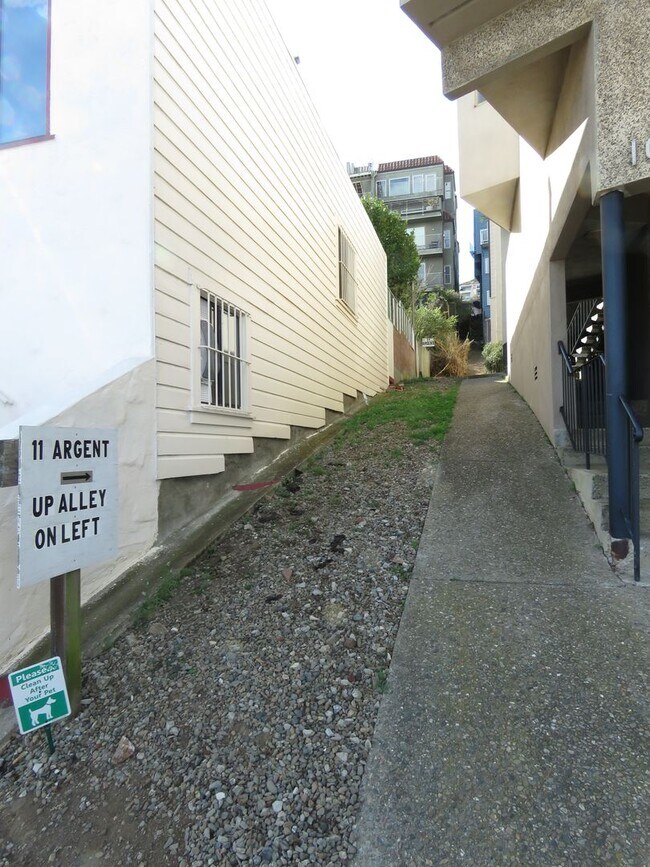 Building Photo - Hidden Gem with Outrageous Views - 1 Bedroom w/ Parking