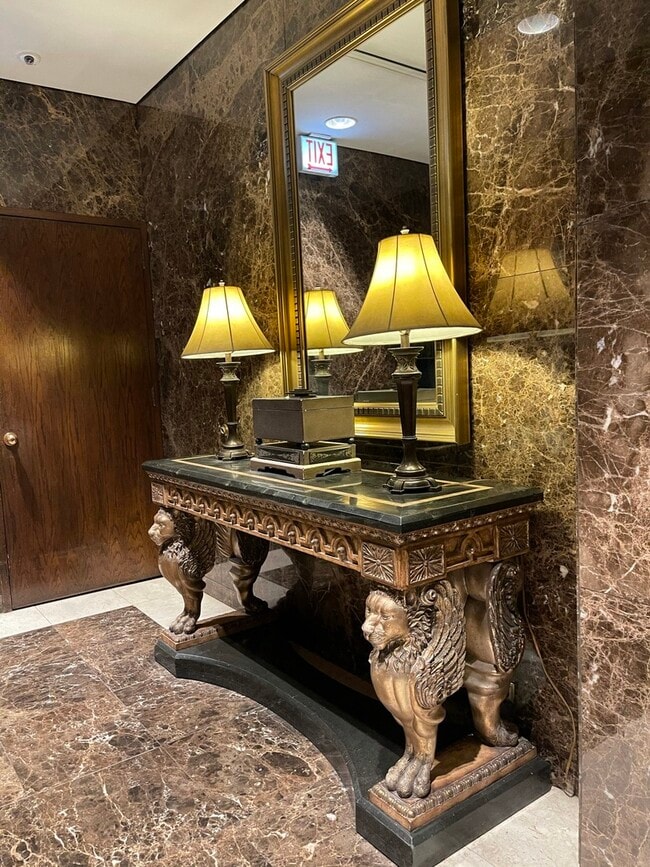 Building Photo - 10 E Ontario St