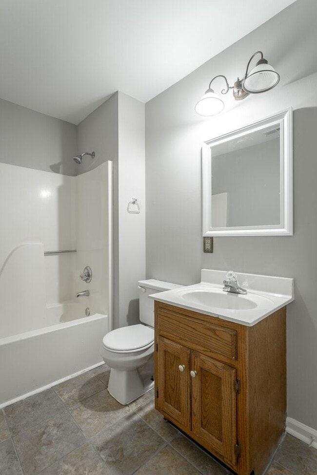 Building Photo - 2 Bedroom, 2 Bath townhome in East Brainerd!
