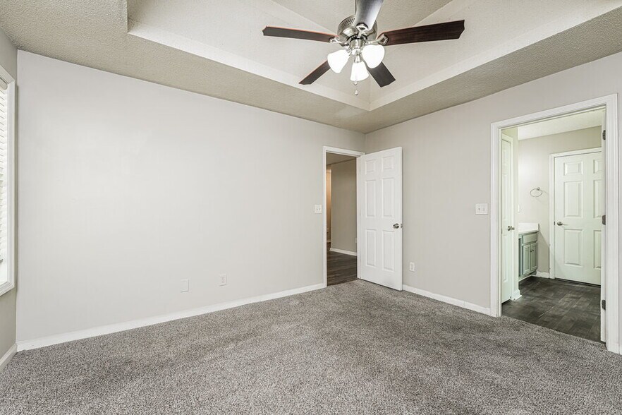 Building Photo - 2404 Rambling Way