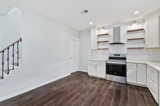 Building Photo - Beautiful Fully Renovated 3 Bedroom Home In Swissvale.  Available Immediately.