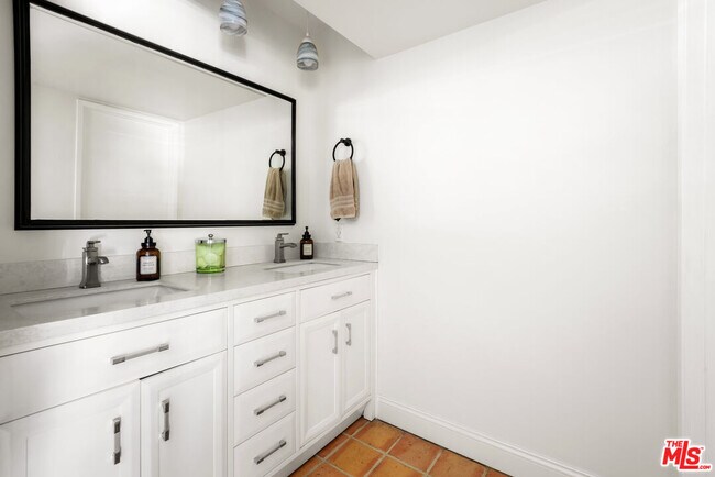 Building Photo - 28667 Acacia Glen St