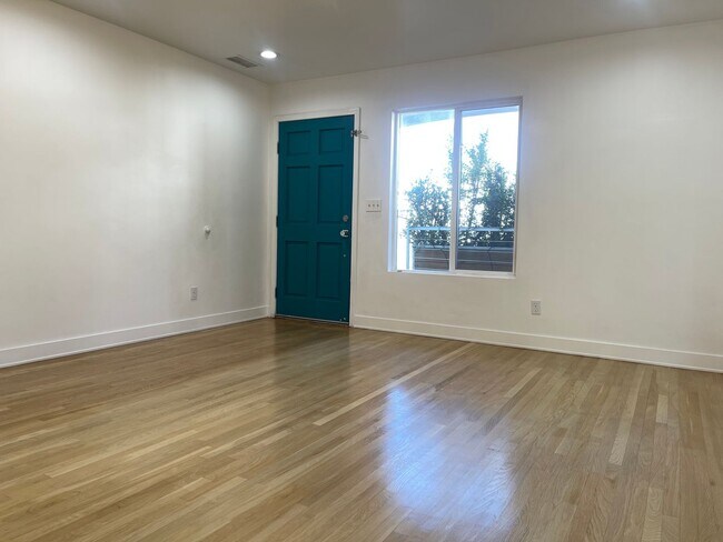 Building Photo - 477-479 Nassau Avenue