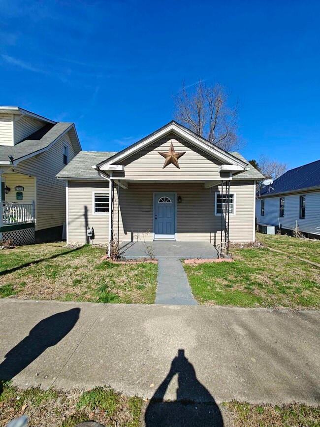 Building Photo - 2782 Latulle Ave