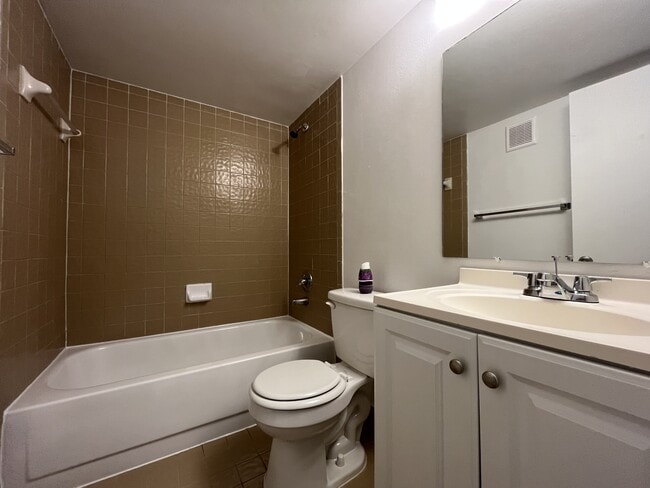 Building Photo - 842 NE 209th St