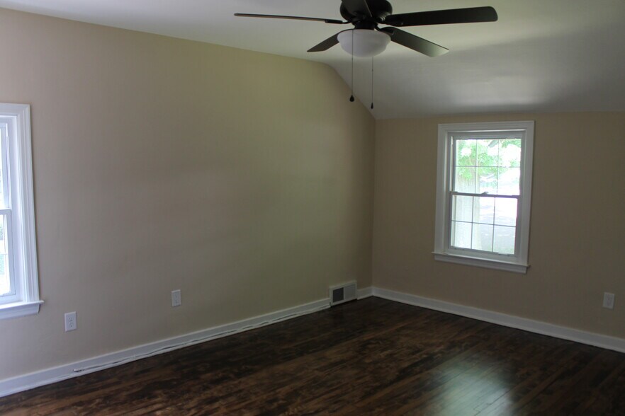 Building Photo - 300 Barclay Avenue