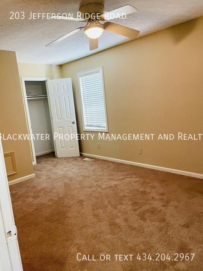 Building Photo - 203 Jefferson Ridge Rd