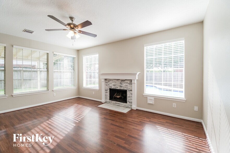 Building Photo - 1816 Oak Lake Cir
