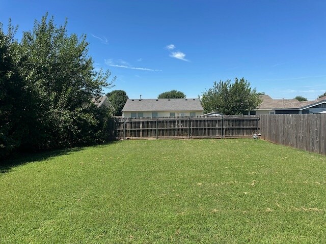Building Photo - 917 Periwinkle Dr