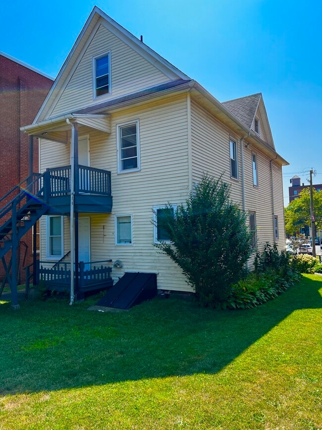Building Photo - 58 Washington St