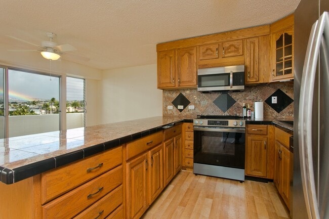 Building Photo - 3 bed, 2 bath, 1 parking in Waikiki with D...