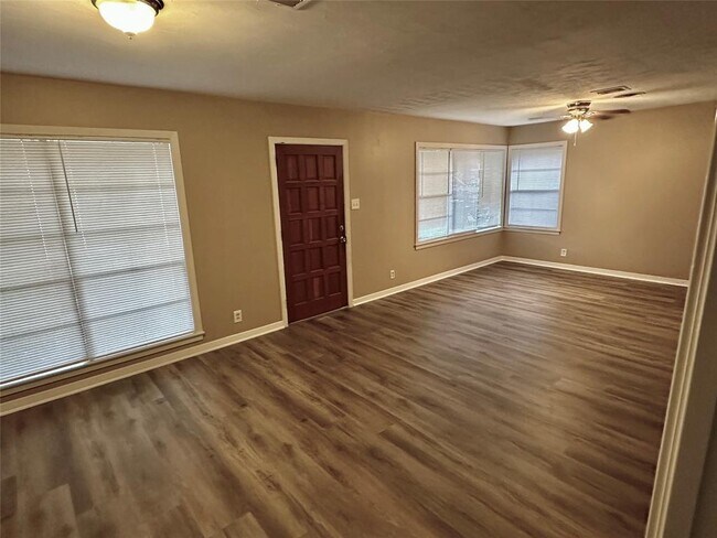 Building Photo - 3216 Edmonton Dr