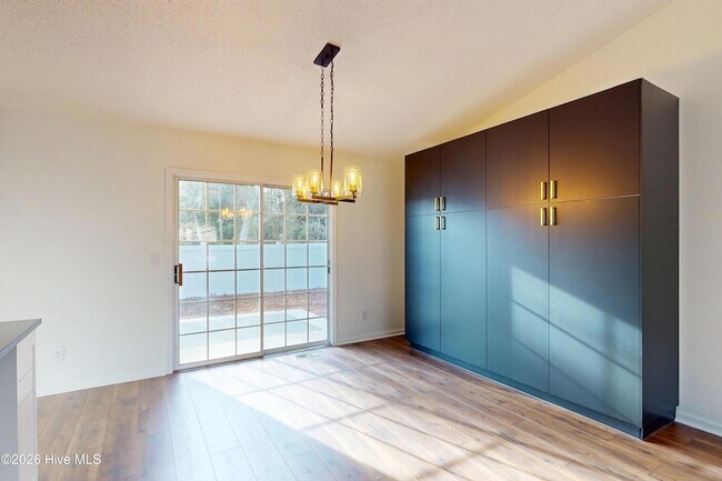 Building Photo - 1245 Monticello Dr