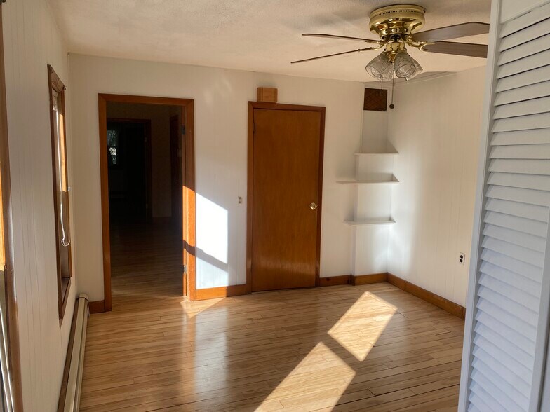 Building Photo - 114 Thorndike St