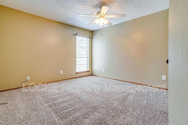 Building Photo - 6428 Lago Vista Dr