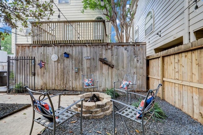 Building Photo - 5217 Blossom St