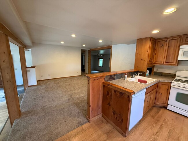 Building Photo - 3 bed 2 bath in Victor
