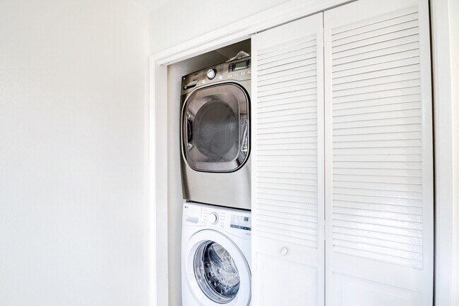 Building Photo - 938 18th St