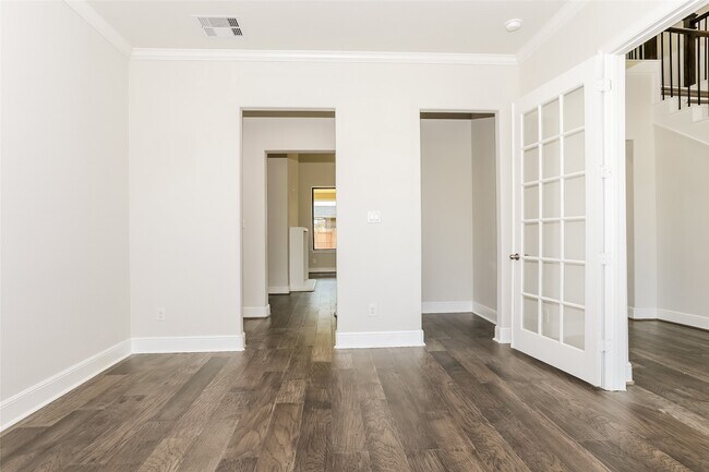 Building Photo - 30627 S Creek Way