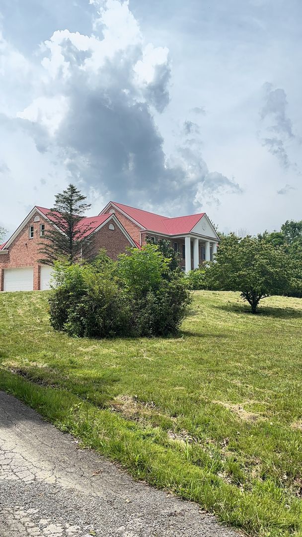 Building Photo - Magnificent 5-Bedroom Private Estate in Bu...