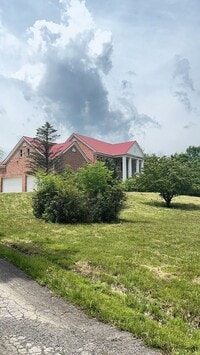 Building Photo - Magnificent 5-Bedroom Private Estate in Bu...