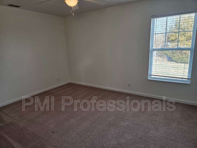 Building Photo - 125 Trellis Way