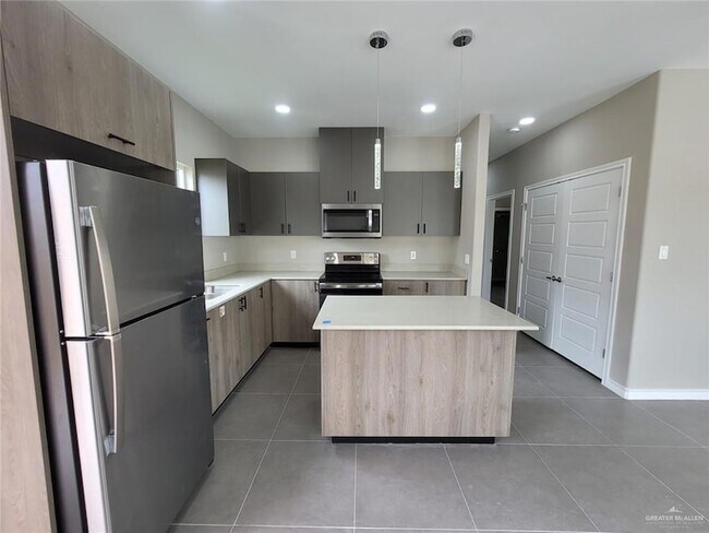 Building Photo - 5901 Puffin Ave