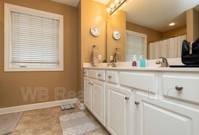 Building Photo - 4519 Meadow Valley Dr
