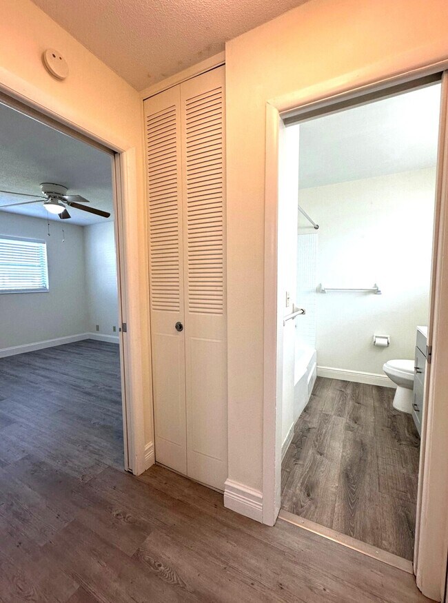 Building Photo - 2966 Ashley Dr E