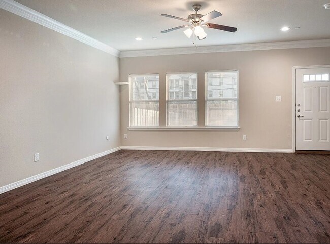 Building Photo - 2708 Vine Ct