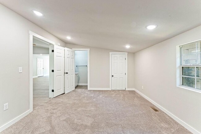 Building Photo - 16 Duvall Ln