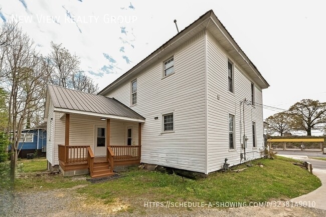 Building Photo - 1208 S Salisbury Ave