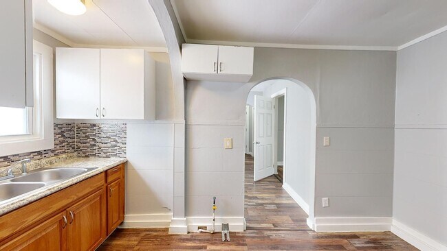 Building Photo - 3523 Walton Ave