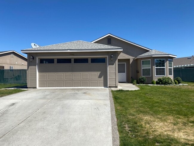 Primary Photo - Beautiful Rental in The Ridge