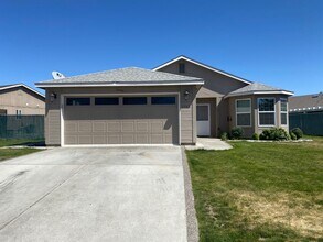 Building Photo - Beautiful Rental in The Ridge