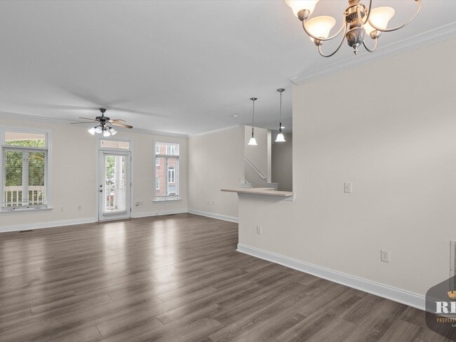 Building Photo - 3 Story Townhome, New Wood Floors, Great W...