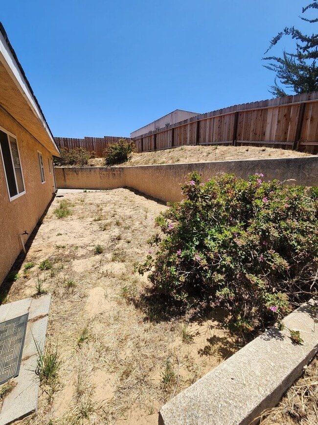 Building Photo - Charming 3 Bedroom Nipomo Home