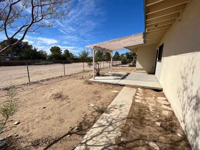 Building Photo - 4BD/2BA In La Mirage. Nice Backyard!