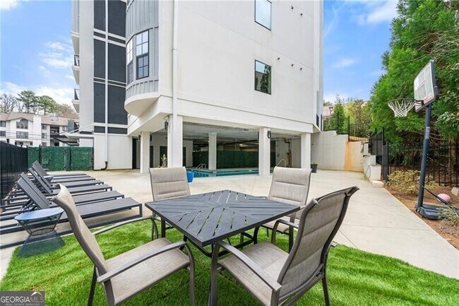 Building Photo - 6890 Peachtree Dunwoody Rd