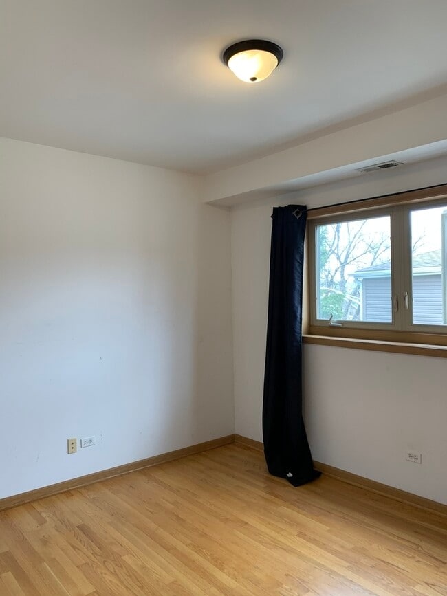 Building Photo - 2525 N 72nd Ct