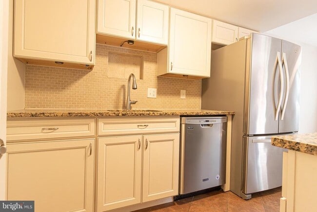 Building Photo - 6558 Gildar St