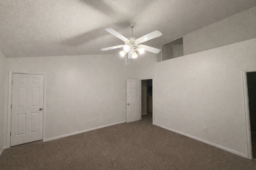 Building Photo - 3860 N Davencourt Loop