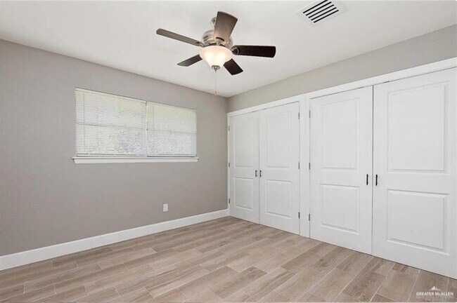 Building Photo - 17 E Walnut Ave