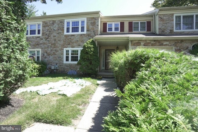 Building Photo - 1703 Smedley Ct