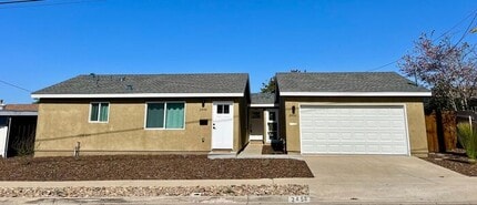 Building Photo - Charming 3-Bed, 2-Bath Home with Canyon Views & Attached Garage