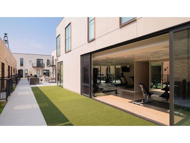 Building Photo - 2 West Dr