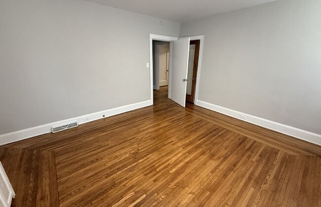 Building Photo - 3015 Clifton Ave