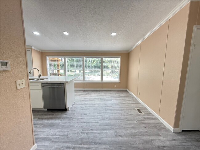 Building Photo - 16767 Oak Knoll Dr