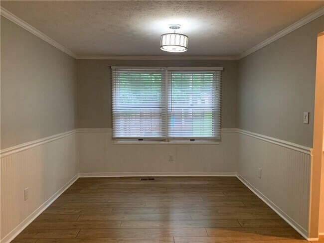 Building Photo - 9695 N Pond Cir