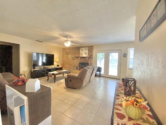 Building Photo - 5510 Greentree Ave